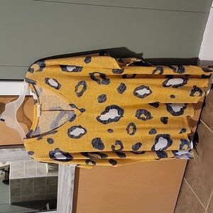 Size medium yellow boutique top
